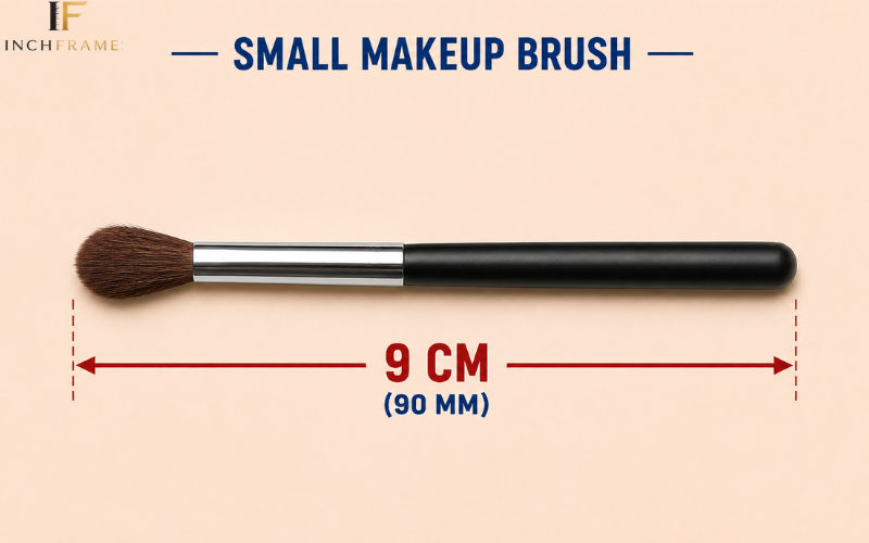 Small makeup brush measuring 9 centimeters